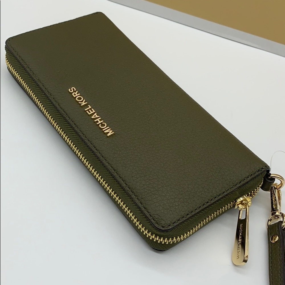 MICHAEL KORS JET SET TRAVEL LG TRVL CONTINENTAL Wristlet Wallet Phone Case NWT - Picture 16 of 16